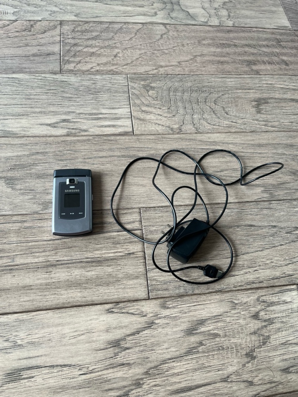 Samsung SCH-U740 Flip Phone with Charger Y2K Vintage